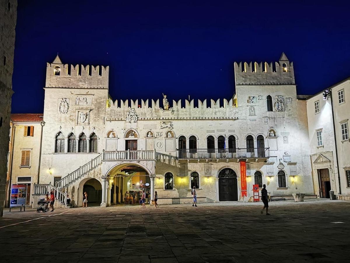 Happy Casa Oldtown Boutique Apartment Koper Bagian luar foto