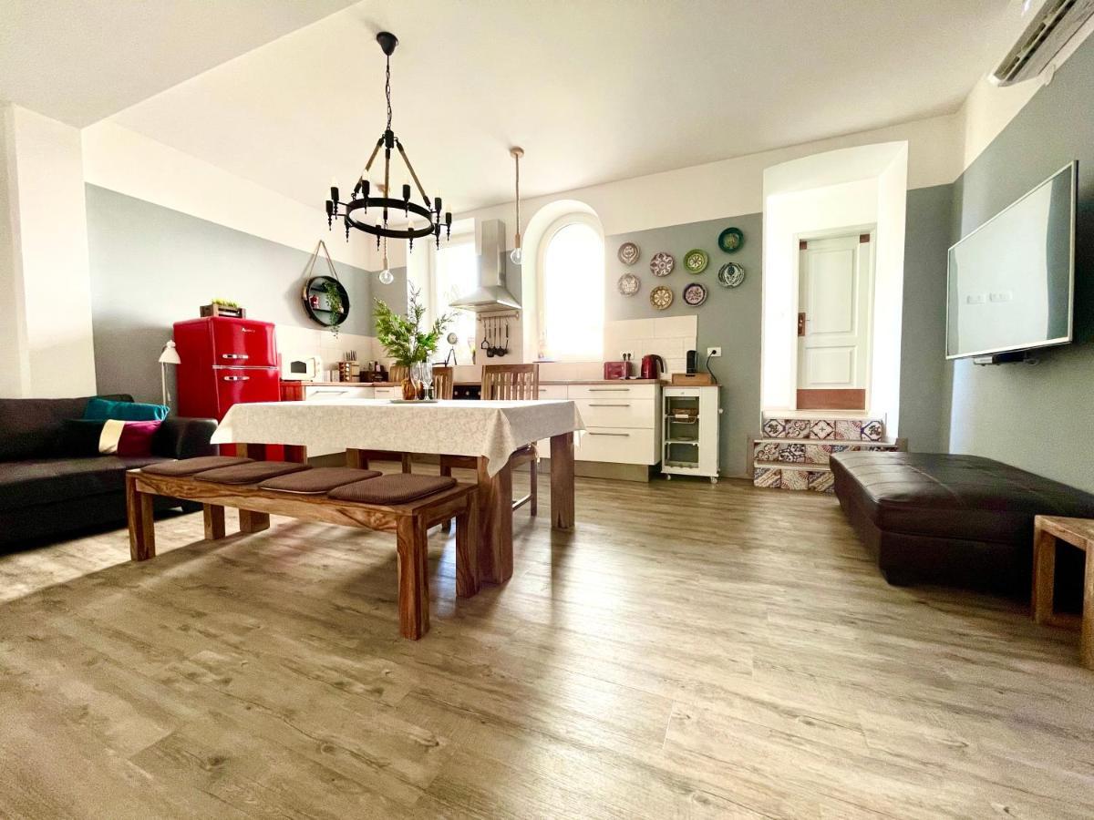 Happy Casa Oldtown Boutique Apartment Koper Bagian luar foto