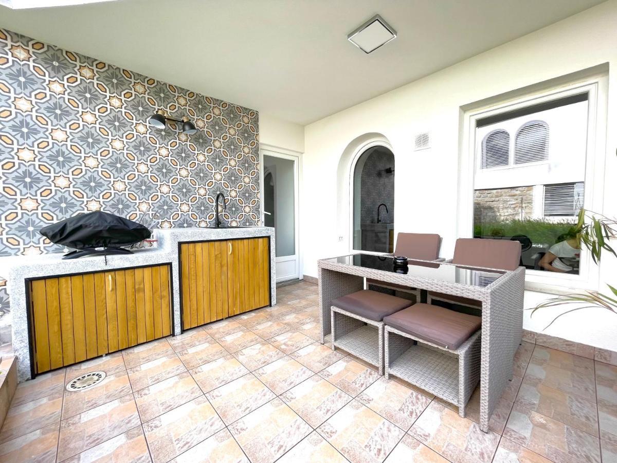 Happy Casa Oldtown Boutique Apartment Koper Bagian luar foto