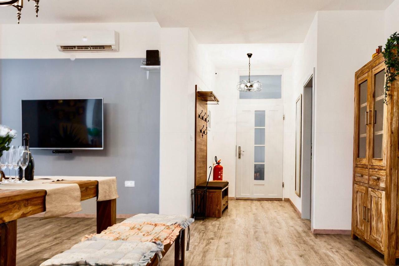 Happy Casa Oldtown Boutique Apartment Koper Bagian luar foto