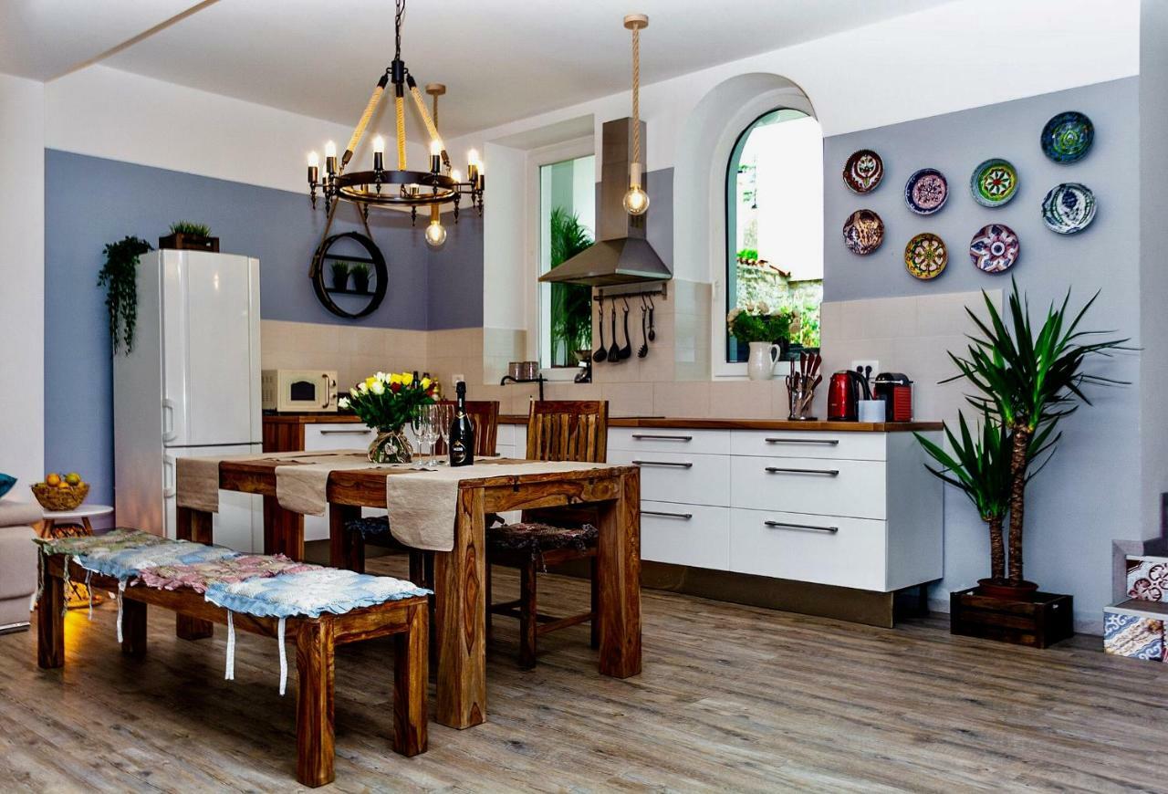 Happy Casa Oldtown Boutique Apartment Koper Bagian luar foto